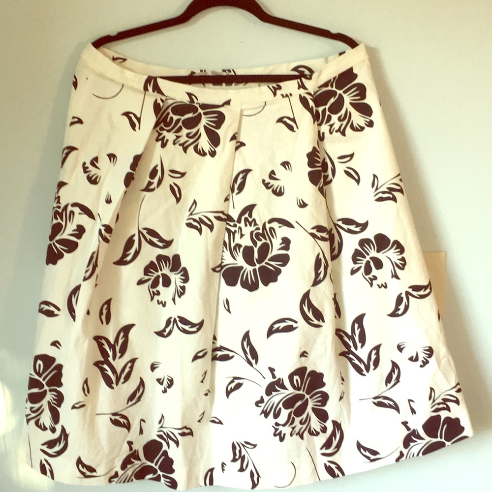 White & Black Floral Pleated Skirt XL